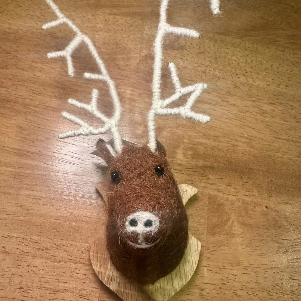 Mountain Woodland Deer Head Wall Mount - Brown